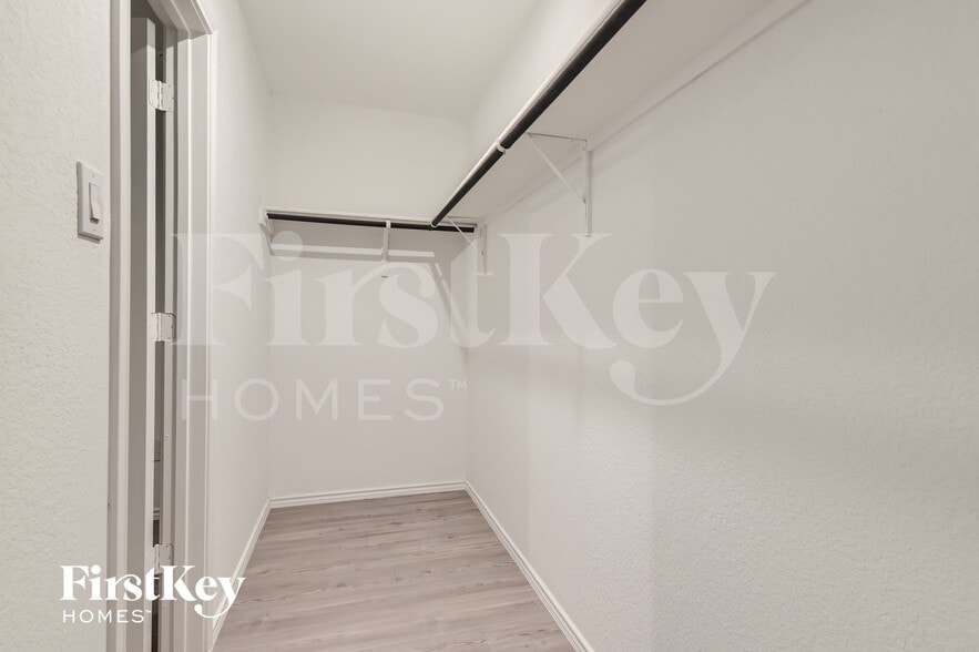 Building Photo - 3945 Far Horizon