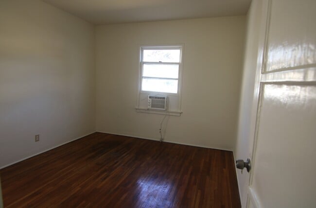 Building Photo - 507 S Verdugo Rd