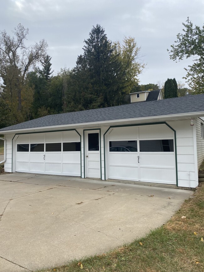 3-Car Garage - 1540 East Ave