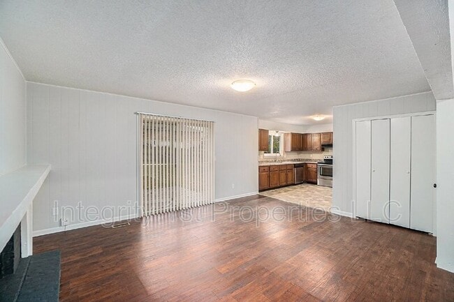 Building Photo - 3541 NE 72nd Terrace