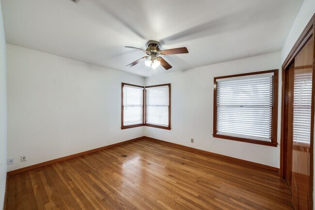 Building Photo - BEAUTIFUL MID-CENTURY HOME IN DELLVIEW