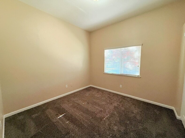 Building Photo - 405 Hearst Dr