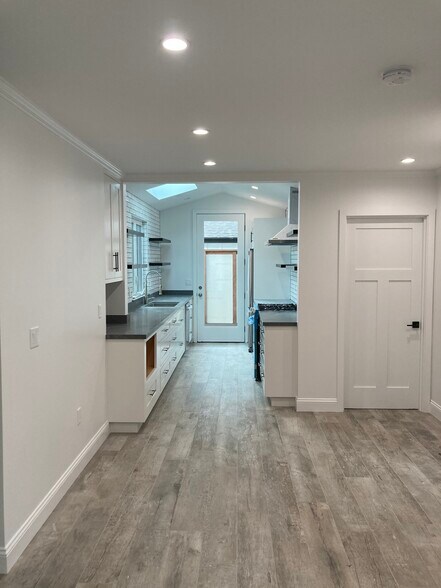 Building Photo - 5752 W 85th Pl