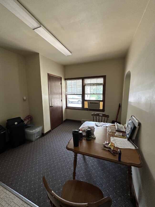 Building Photo - Exciting 3 Bed 1 Bath near UWEC! Available 1st June!