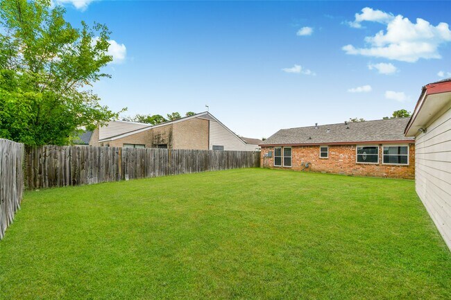 Building Photo - 15834 Fern Basin Dr