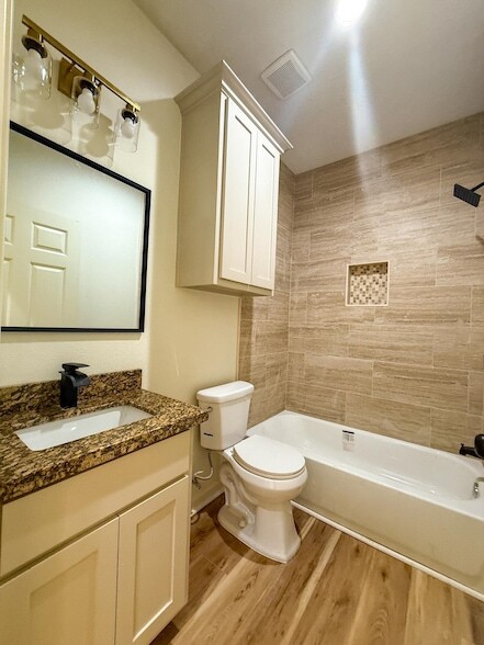 Building Photo - 790 Woodland St