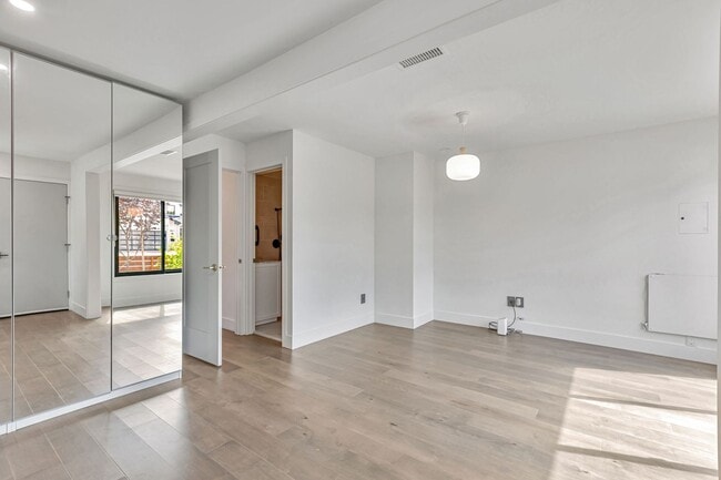 Building Photo - Remodeled Home in near Downtown Mountain View