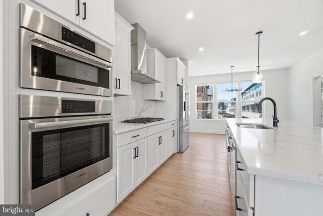 Building Photo - 10235 Dalmatian St