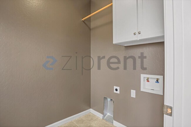 Building Photo - 10586 N Whitney Ave