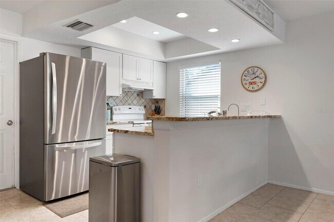 Building Photo - 6552 Waterford Cir