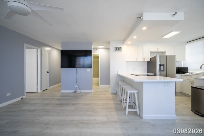 Building Photo - $3,500 / 2br - 896ft2 - Renovated and Modern 2BR/2BA/1PKG unit in the Royal Capito