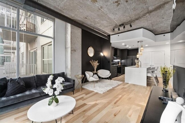 Building Photo - 250 Pharr Rd NE