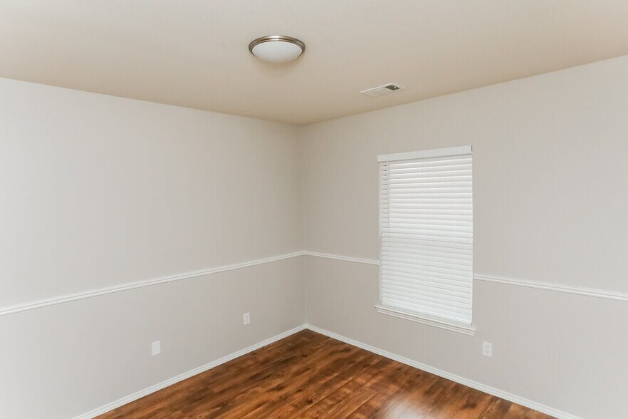 Building Photo - 501 Branch St