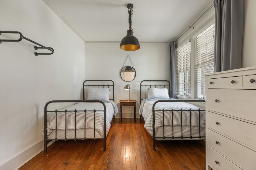 Building Photo - 2018 Sweetbriar Ave