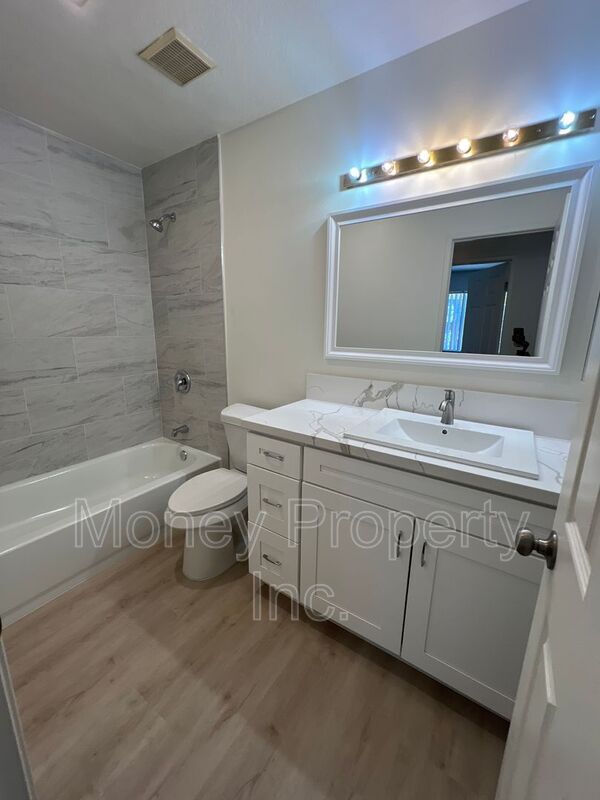 Building Photo - 1766 Bristol Ct