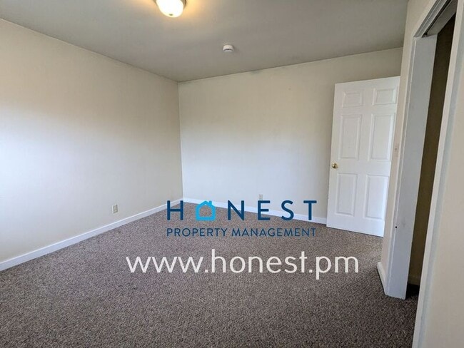 Building Photo - 95 Main St