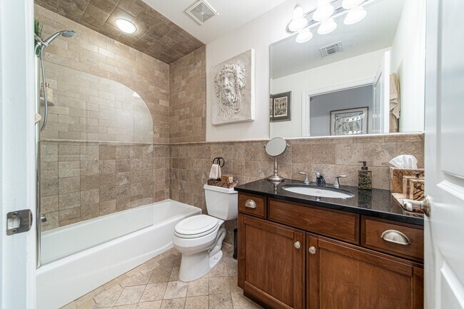 Building Photo - 11 Washington Pl