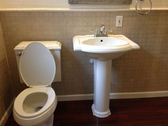 Building Photo - 3009 Oberlin Ave