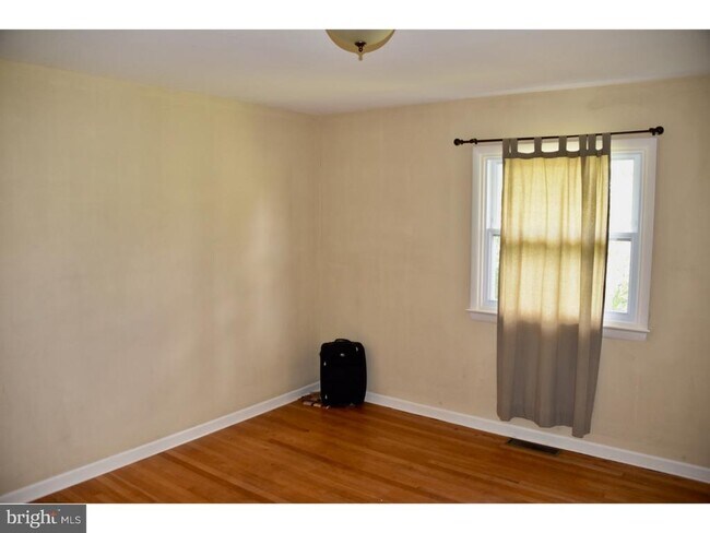 Building Photo - 911 Grings Hill Rd