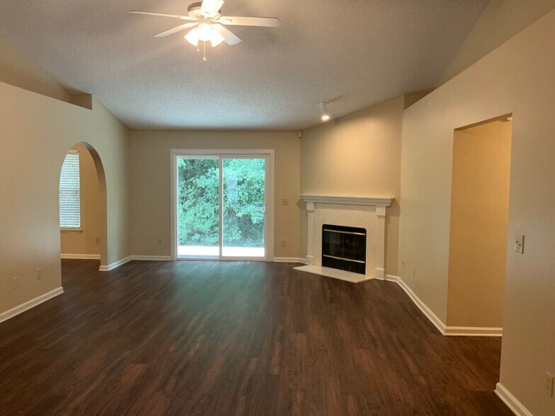 Building Photo - 7691 Enderby Ave E