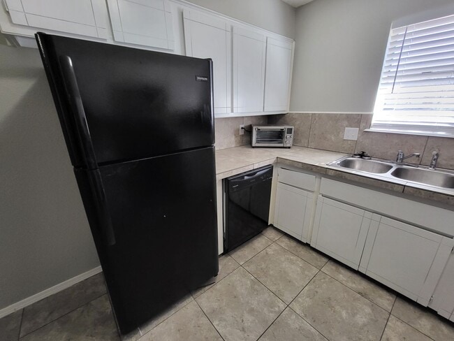 Building Photo - 2 bedroom 1 bathroom house with 1 car garage and central heat and air