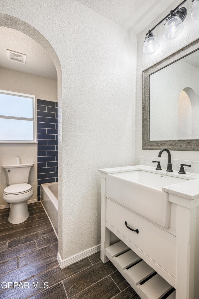 Building Photo - 6821 Pearl Ridge Dr
