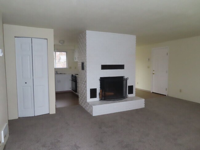 Building Photo - 1010Satre - FH