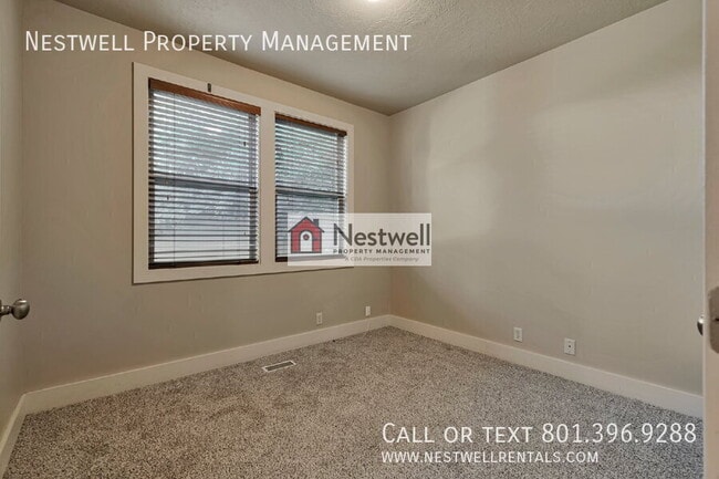 Building Photo - 1327 Urbandale Ln