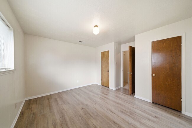 Building Photo - 4506 Jamaica Ln