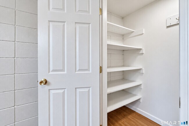 Building Photo - 19 Denlar Dr