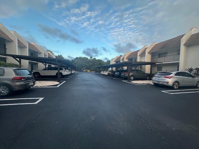 Building Photo - 2975 SW 22nd Ave