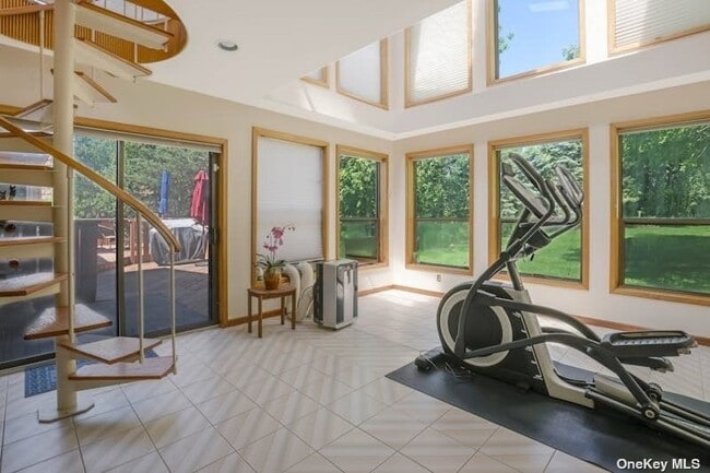 Building Photo - 2 Castle Ct