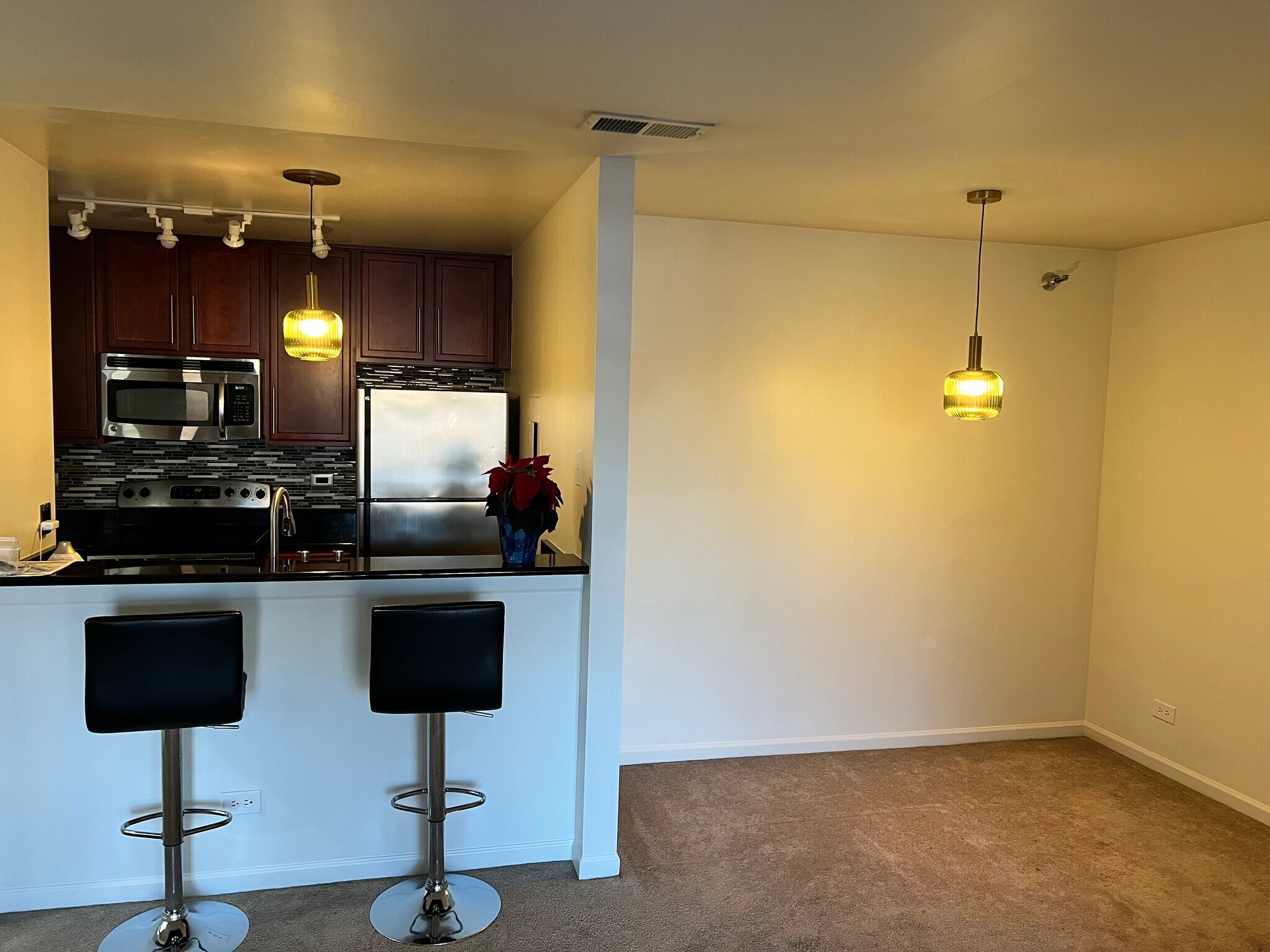 Building Photo - 104 Glengarry Dr