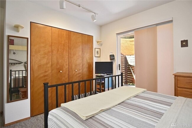 Building Photo - Charming Craftsman-Style Home in the Heart...