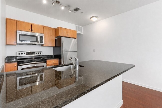 Building Photo - 4 Repton Cir