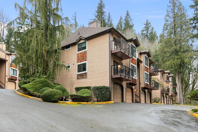 Building Photo - Newly updated, quiet condo in GREAT locati...