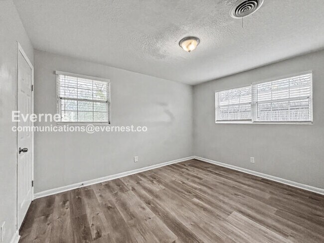 Building Photo - 6757 Snow White Dr