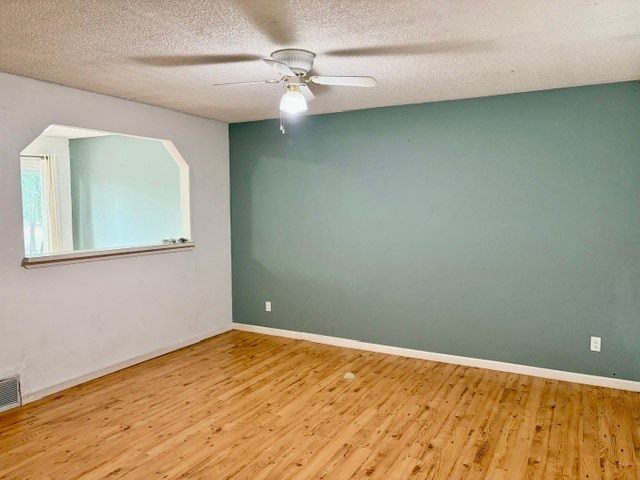Building Photo - 2236 Fernwood Dr