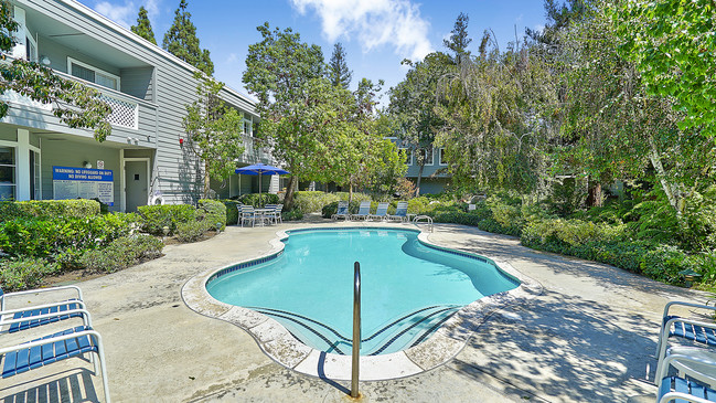 Primary Photo - Palmyra, Richlyn & Fern Gardens Apartments