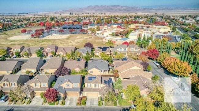 Building Photo - Charming Harlan Ranch Home!