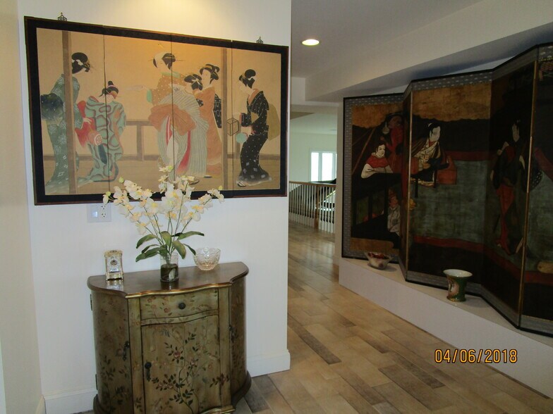 passage from dining area to living room - 103 Summer St