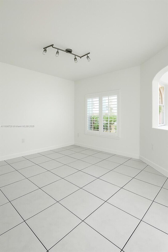 Building Photo - 11324 NW 54th Terrace