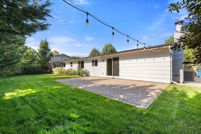 Building Photo - 3 Bed + Bonus in West Boise!