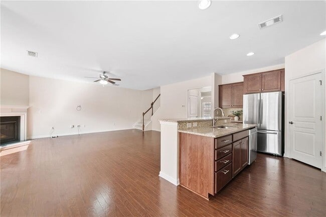 Building Photo - 522 Spring View Dr