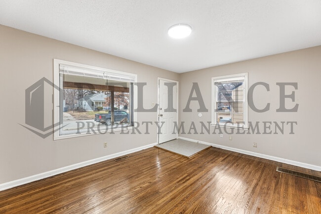 Building Photo - 1912 N Hood St