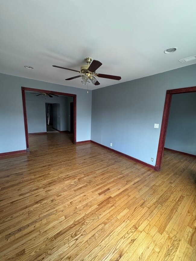 Building Photo - 1816 W 23rd St