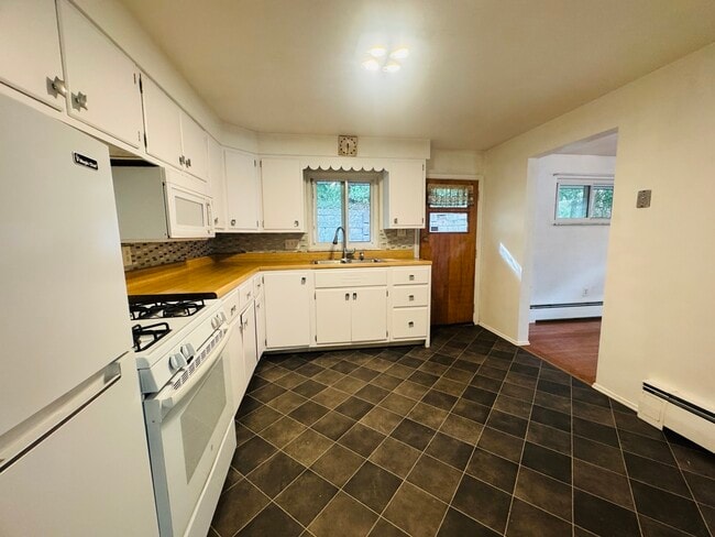Building Photo - 4021 Portman Ave