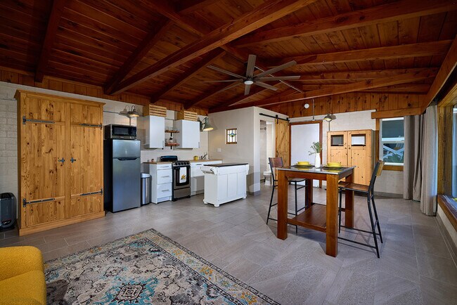 Building Photo - 2136 Foothill Dr