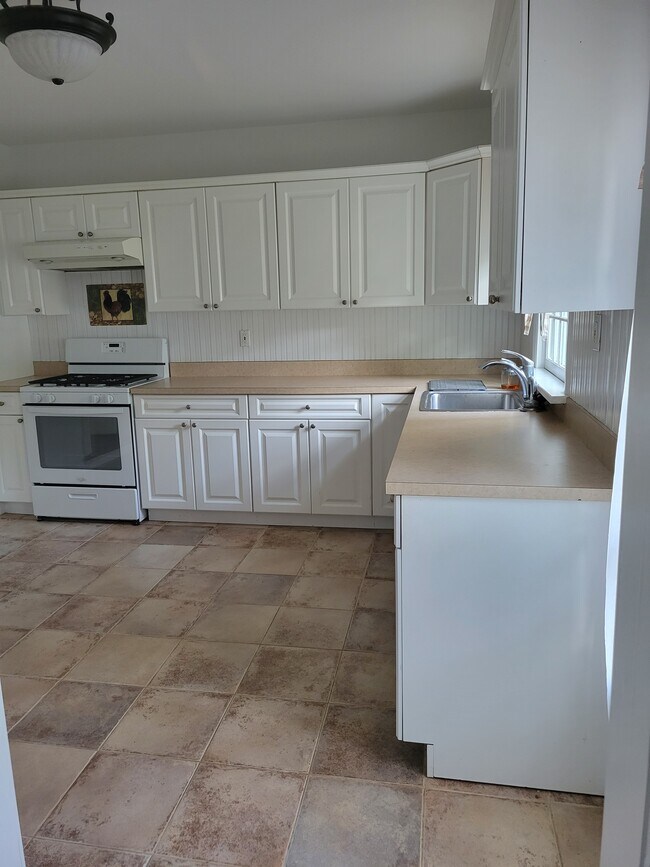 Kitchen - 106 Wolver Hollow Rd