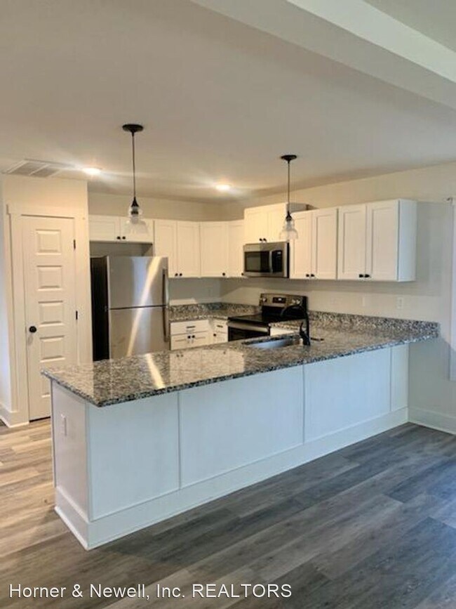 Building Photo - 3 br, 2.5 bath House - 706 4th Street